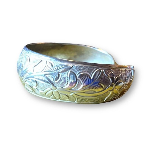 Silver Tone Cuff Bracelet Yin Yang Fish Design Floral Pattern - Picture 3 of 9